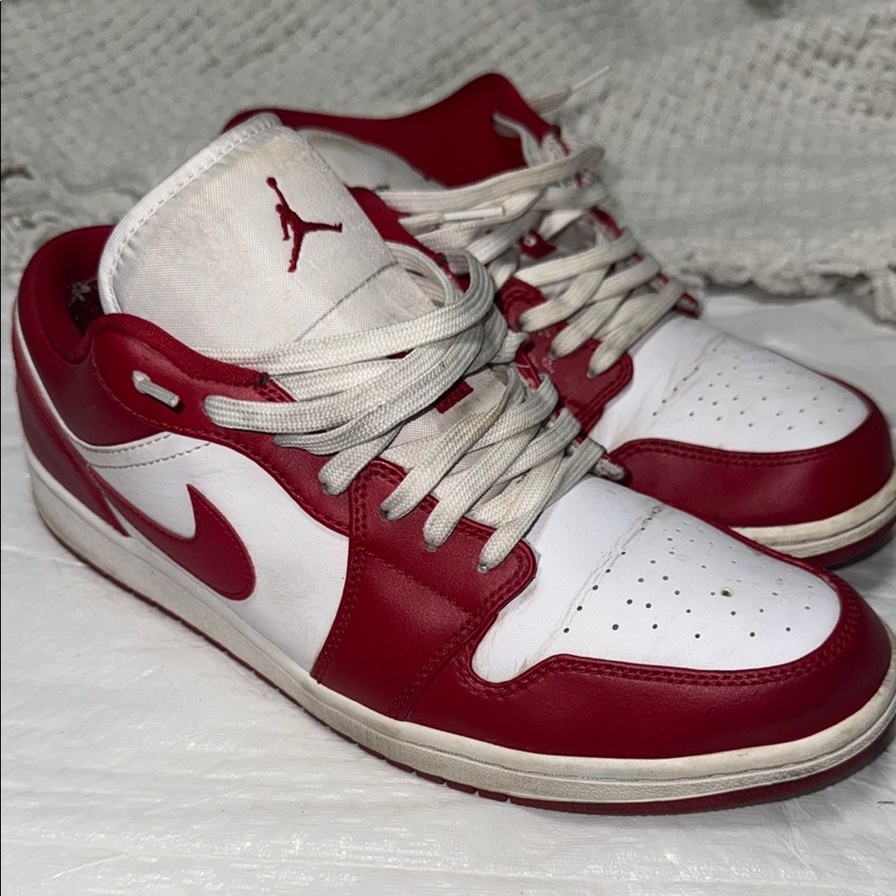 Nike Men's Crimson and White Sneakers